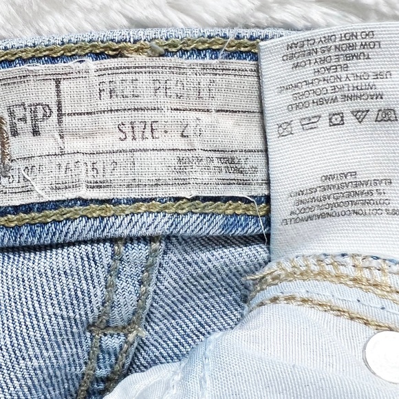 Free People Fringe Hem High Rise Cropped Straight Leg Girlfriend Jeans - Picture 9 of 12